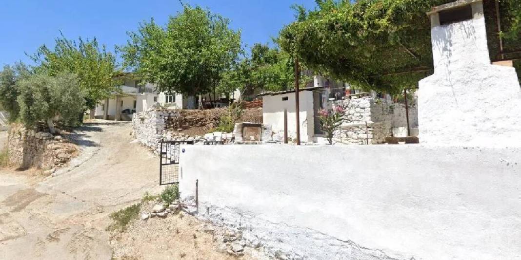 Çeşme ya da Urla değil! Ege’nin ruhunu burada yaşayın: Cam gibi sularla çevrili enfes köy 4